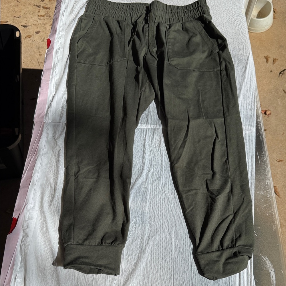 Mondetta Dark Green Jogger Pants